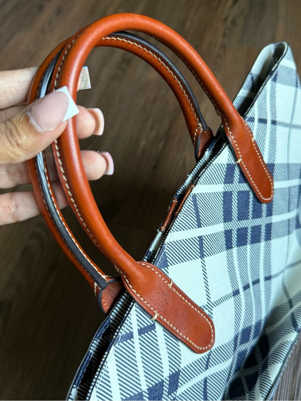 Dooney & Bourke Tote - Picture 4 of 11